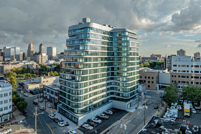 Building Photo - Hoyt Tower