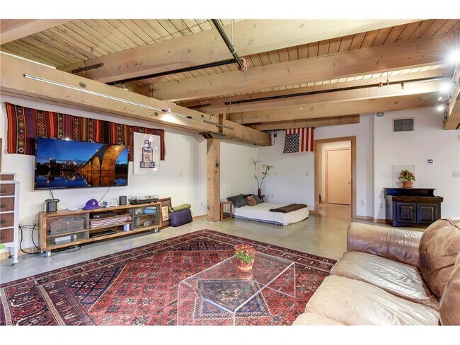 Foto del edificio - 404 N Washington Ave
