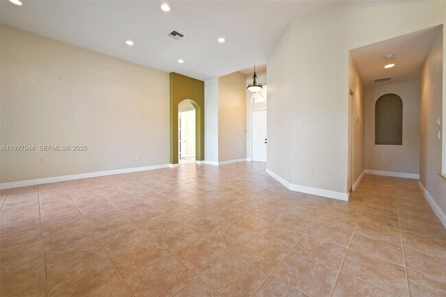 Foto del edificio - 15275 SW 38th St