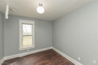 Building Photo - 1226 W Erie Ave