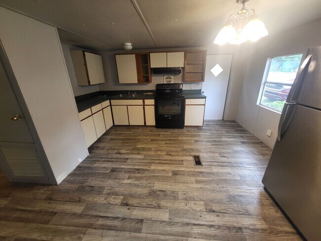 Foto del edificio - 650 SE 128th Ave