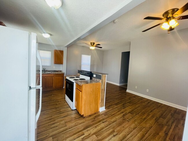 Building Photo - 3 Bedroom Home located Downtown Corbin, KY