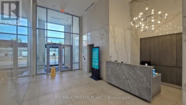 Photo du bâtiment - 501-501 St Clair Ave W