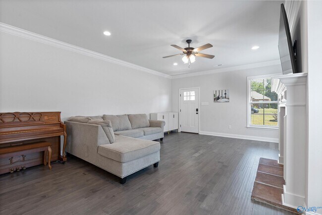 Building Photo - 132 Kambry Grv Dr