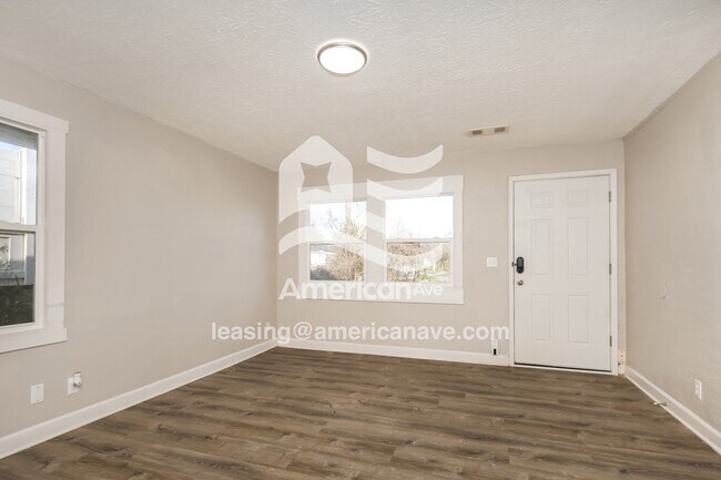 Foto del edificio - 1107 Tennyson Ave