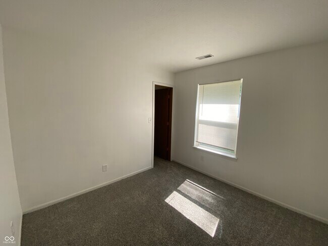 Foto del edificio - 450 Ashby Dr