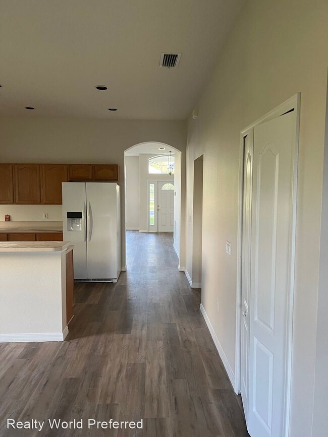 Building Photo - 4 br, 2 bath House - 122 Spring Glen Dr.