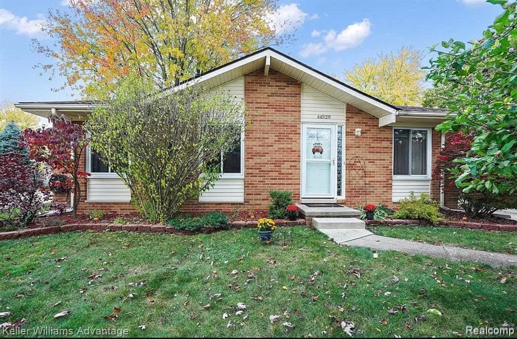 44528 Whitman Ave, Canton, MI 48187 House for Rent in Canton, MI