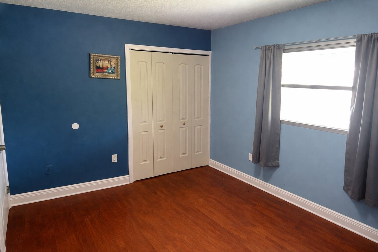 Foto del edificio - 6119 Castlewood Ln