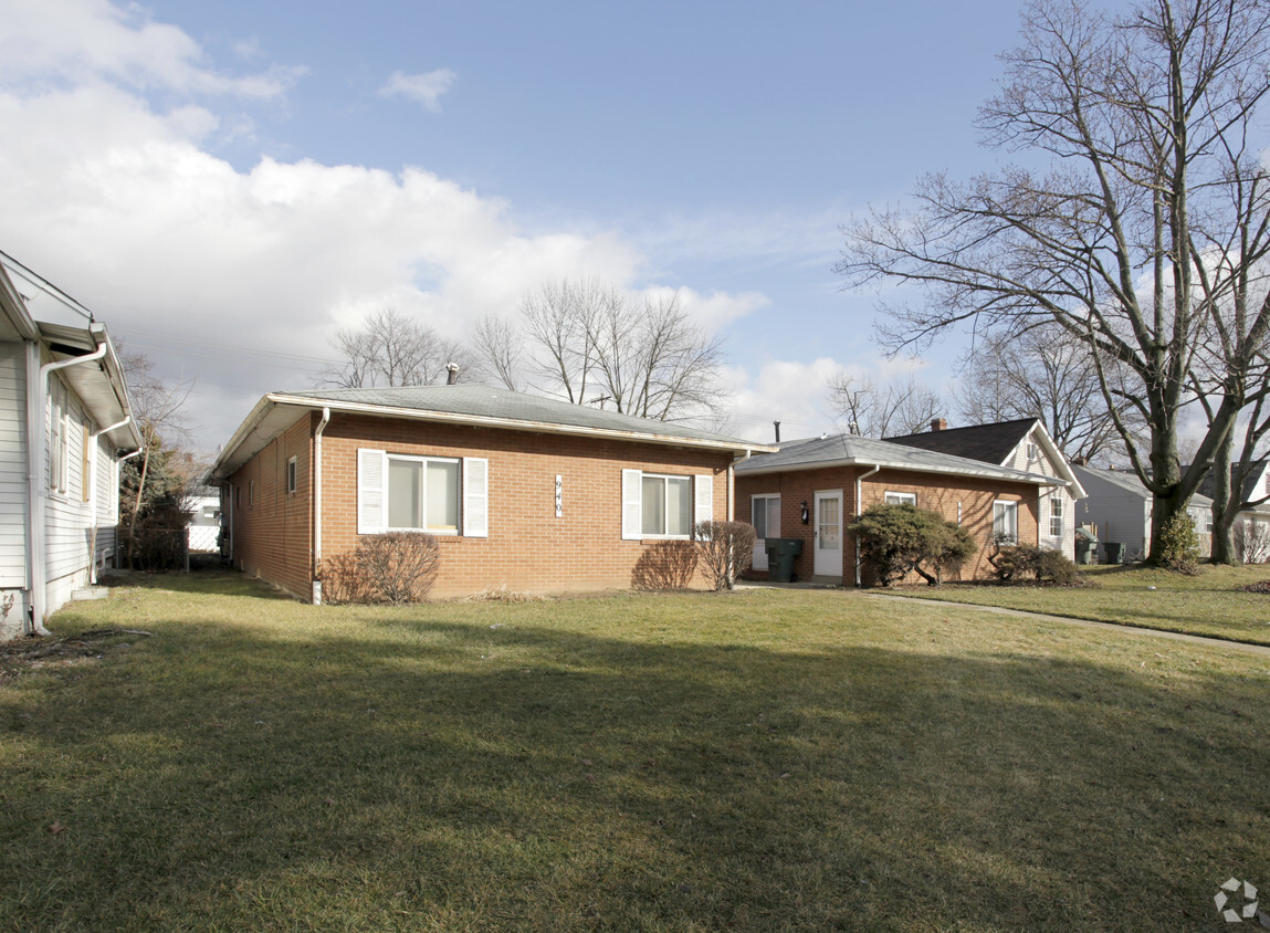 Primary Photo - 940-944 E Weber Rd