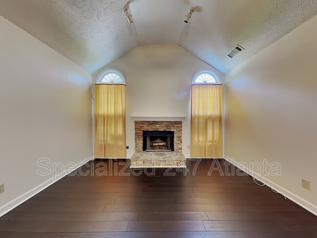 Building Photo - 836 Bristol Way