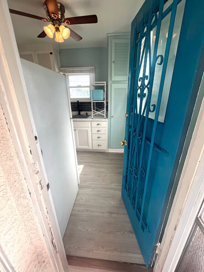 Building Photo - 666 Quincy Ave