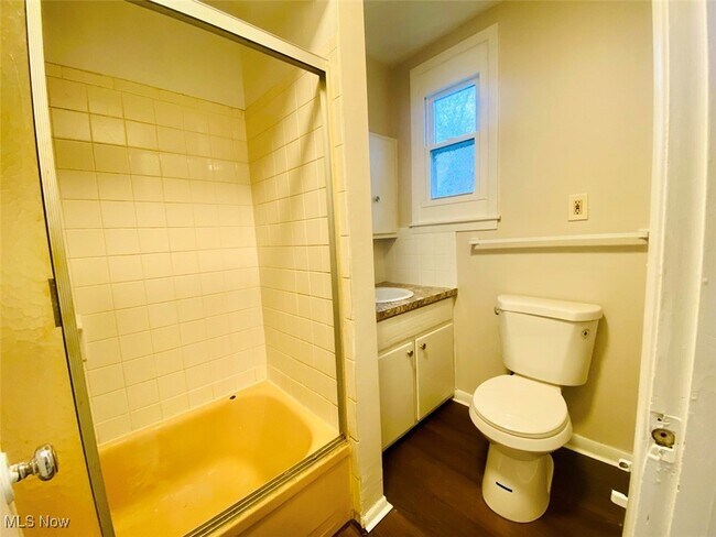 Foto del edificio - 51 Oakdale Ave