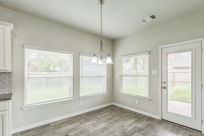 Foto del edificio - 303 Woodhaven Dr