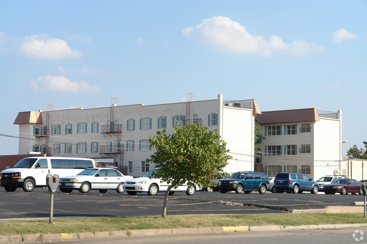 Building Photo - 207 N Emporia St