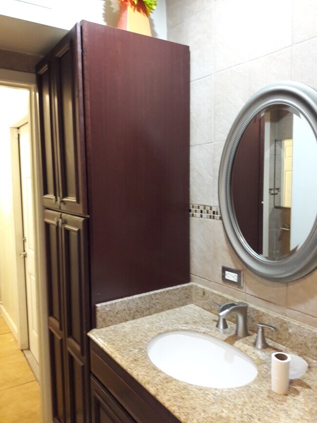 Foto del edificio - 7956 LASALLE BLVD