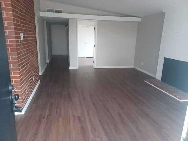 Building Photo - 2805 Countryside Dr