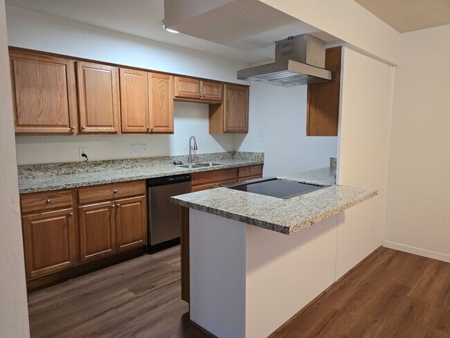 Foto del edificio - Beautiful 5 bedroom and 2 bath home in Pho...