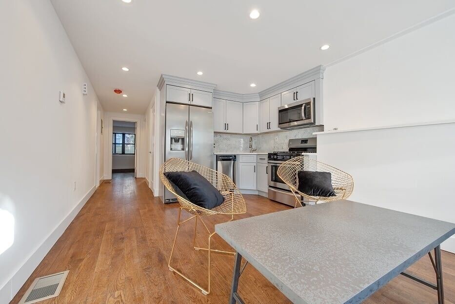 Primary Photo - 260 Woodbine St