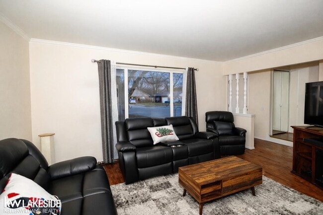 Foto del edificio - 28115 Little Mack Ave