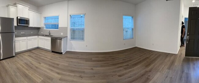 Foto del edificio - Room in Apartment on Catahoula Dr