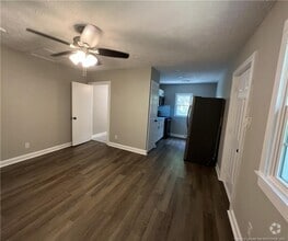 Building Photo - 807 Branson St