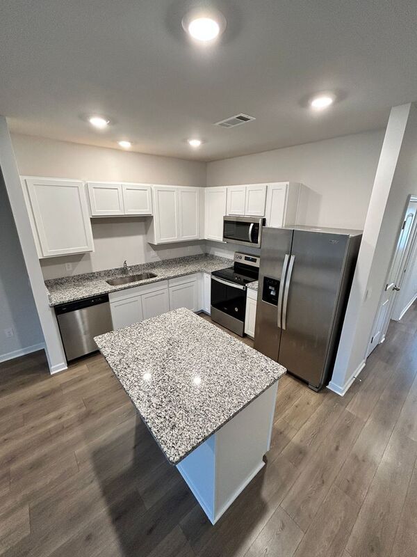 Foto del edificio - 136 Cecil Rd