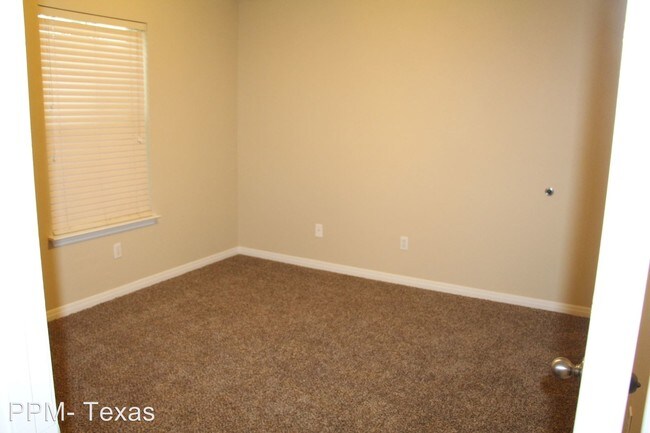 Building Photo - 1009 Iola Dr