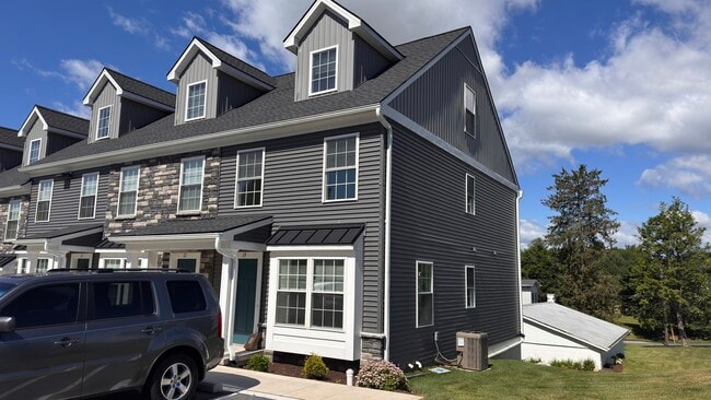 Building Photo - 19 Burk Ct