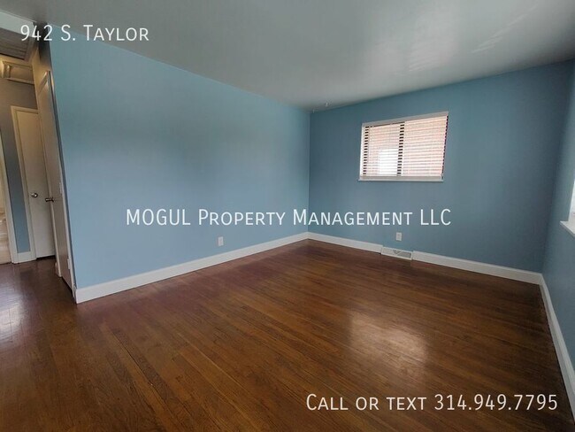 Building Photo - Great location!  Great schools!  Kirkwood ...
