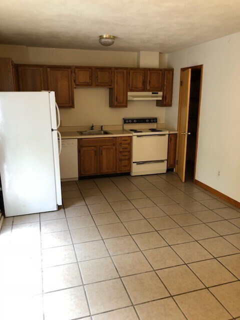 Building Photo - 100 E Cherry Ln