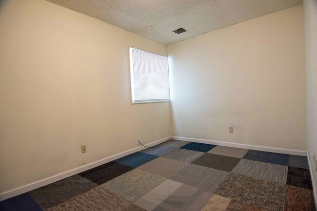 Building Photo - One Bedroom Apartment in the Country on Pa...