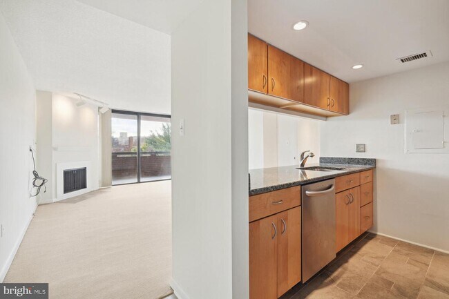Foto del edificio - 4444 Connecticut Ave NW