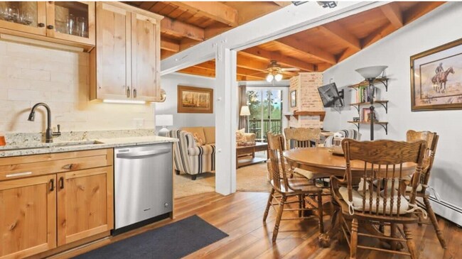 Foto del edificio - "Charming 2-Bed Retreat at Treehouse Condo...