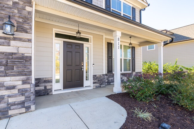 Building Photo - 811 Lillian Pk Dr