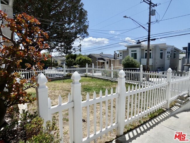 Foto del edificio - 1913 Marshallfield Ln