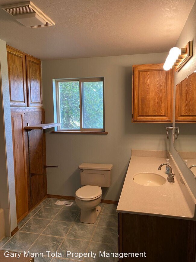 Building Photo - 4 br, 2.5 bath House - 4800 Airway Dr
