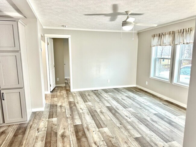 Building Photo - Single Family 3 Bedroom House for Rent @ H...