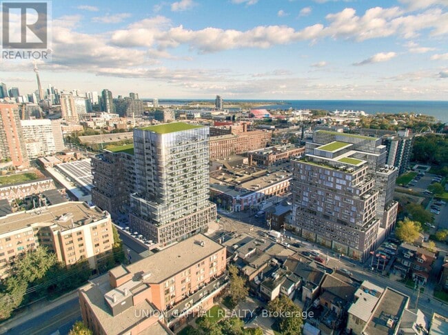 Building Photo - 285 Dufferin St