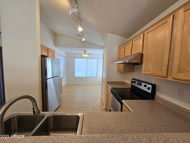 Building Photo - 1393 W Diamond Ave