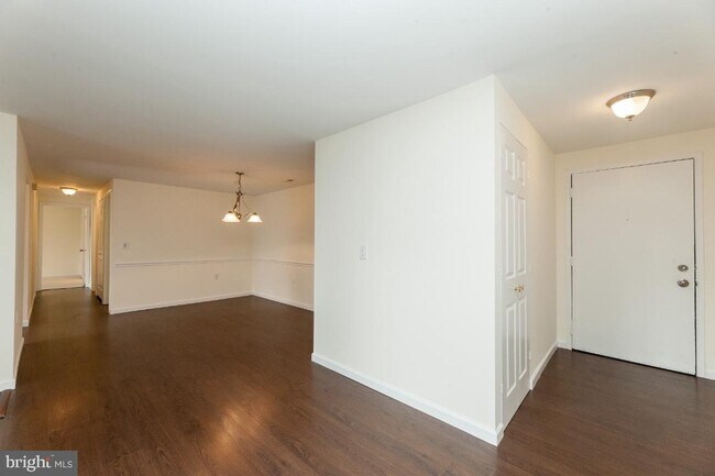 Foto del edificio - 18040 Chalet Dr