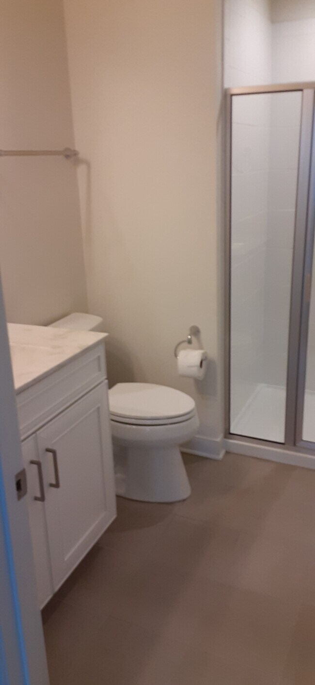 1st floor bedroom bath - 4919 Settlers Market Blvd