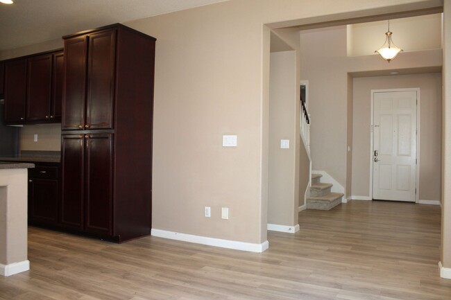 Building Photo - 974 Courtyards Loop