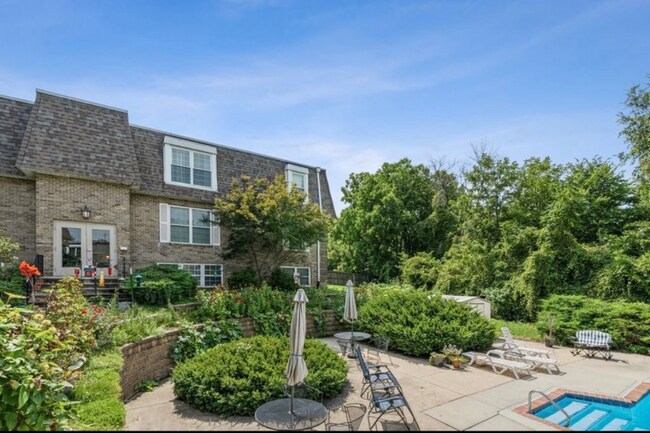 Foto del edificio - 1100 E 6th St