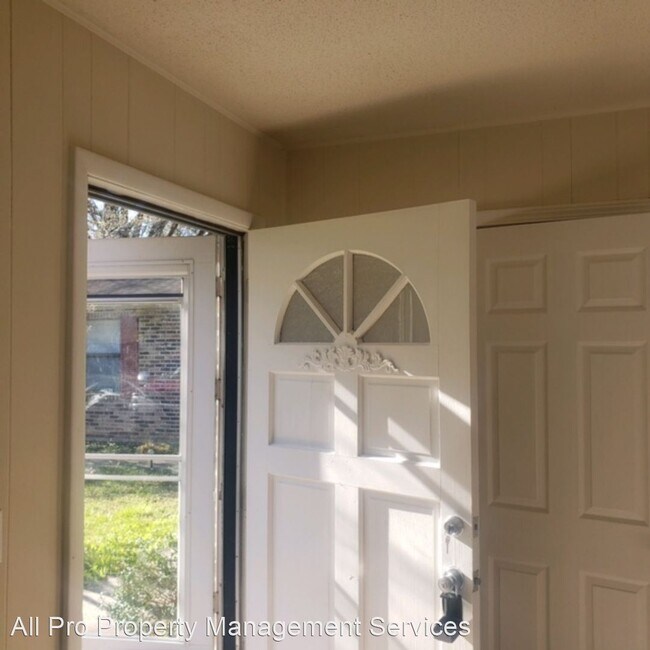 Building Photo - 2 br, 1 bath House - 1125 Tramel Road