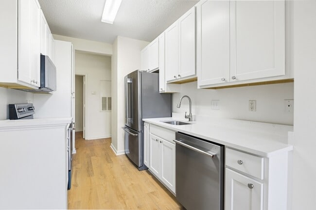 Building Photo - 1127 Rosewood Ln