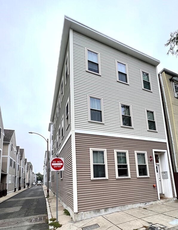 Foto del edificio - 239 E St