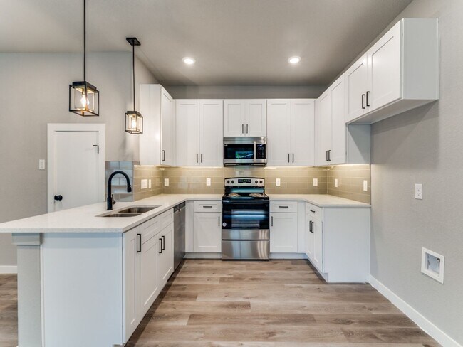 Foto del edificio - 3636-3638 Frazier Ct