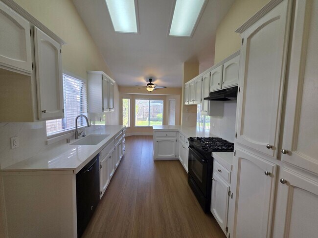 Foto del edificio - 444 N Tommy St