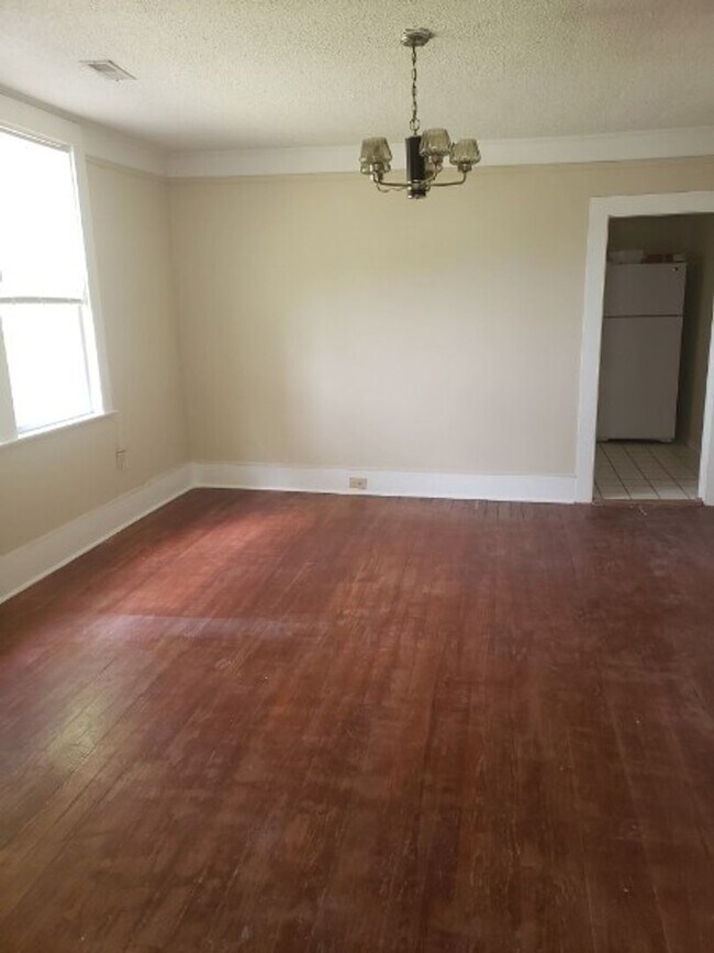 Foto del edificio - 3 br, 1 bath House - 4678 O'Hear Avenue